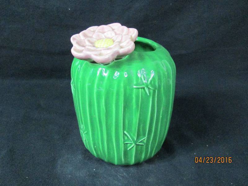 lot 99 image: Treasure Craft Cactus Jar