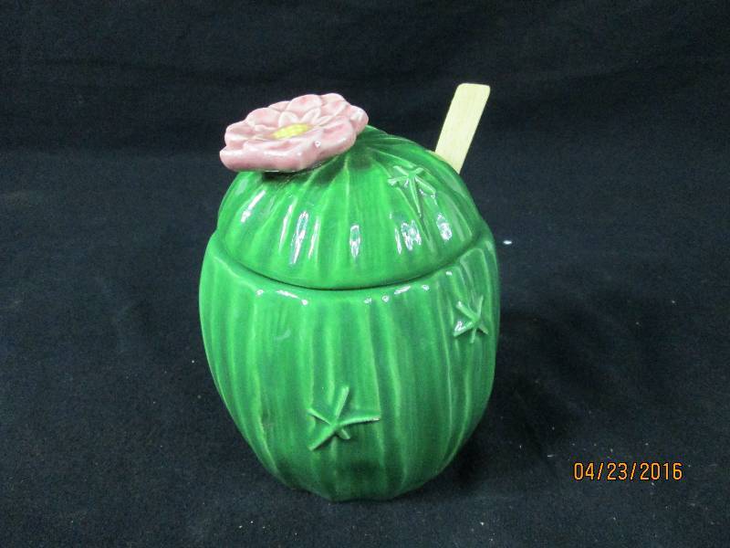 lot 100 image: Treasure Craft Cactus Sugar Bowl