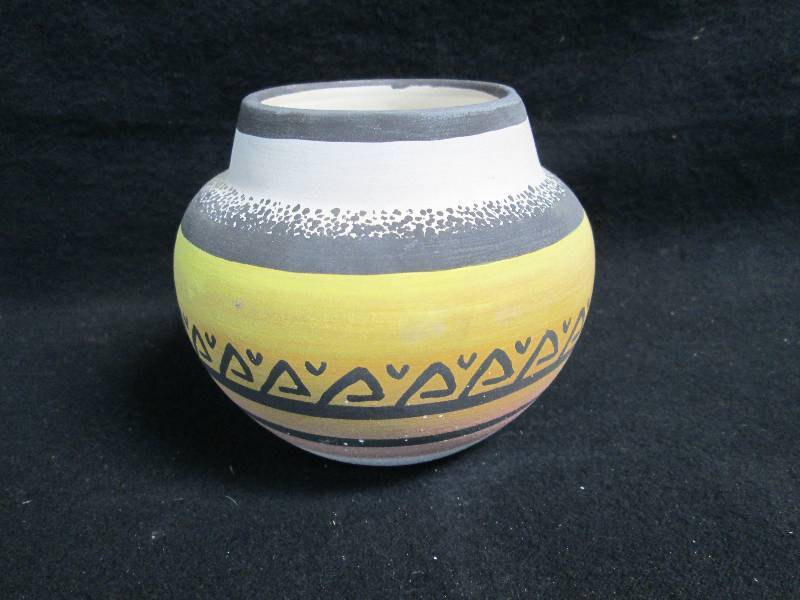 lot 197 image: Masa Verde Pottery