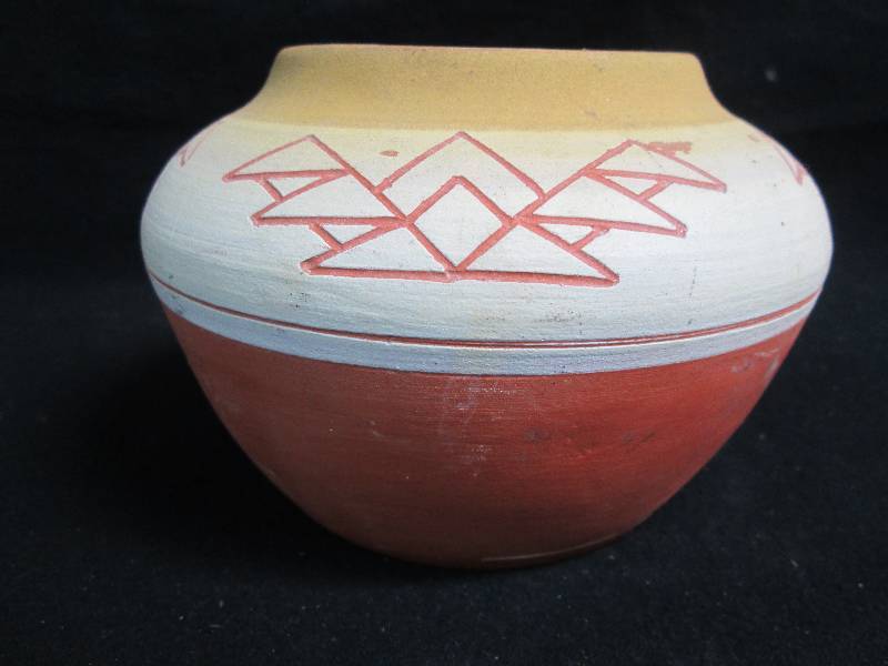 lot 198 image: Signed Native American Pot