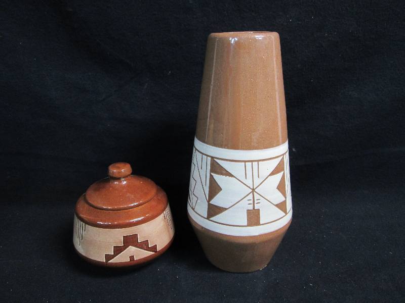lot 200 image: American Horse Pottery