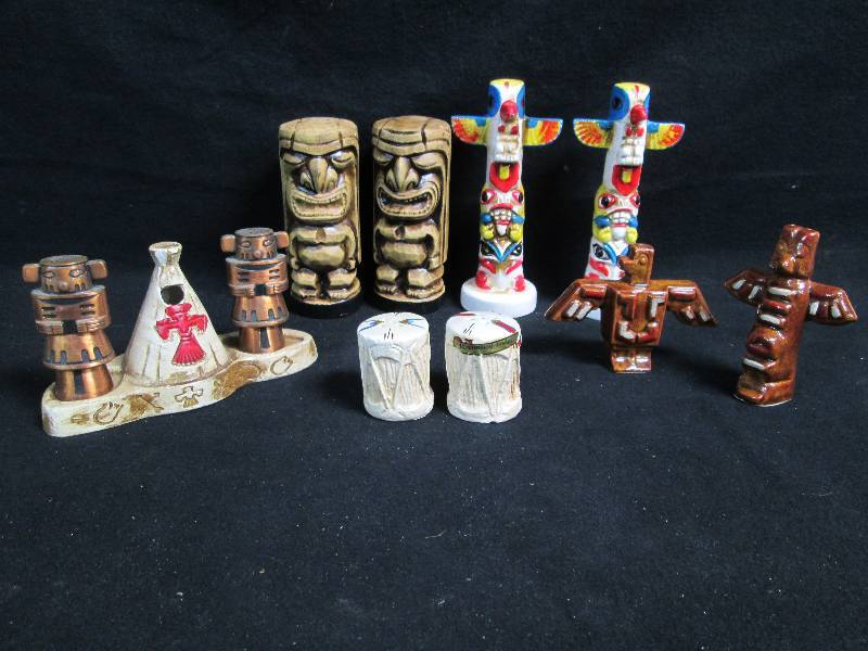 lot 209 image: Totem Pole Salt & Pepper Shakers