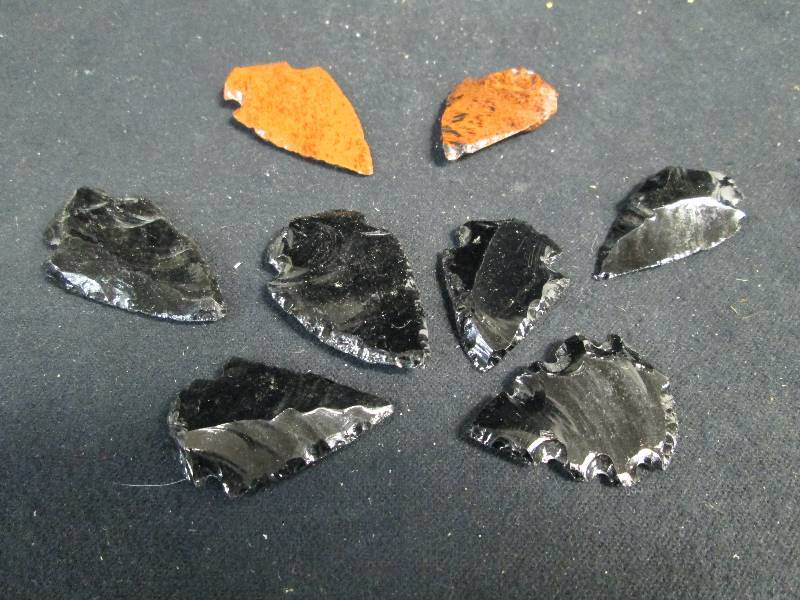 lot 213 image: 8 Arrow Heads