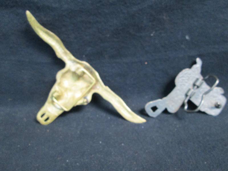 lot 226 image: Steers Head & Saddle Belt Buckles