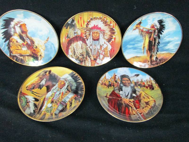 lot 294 image: Pride of the Sioux Plate Set