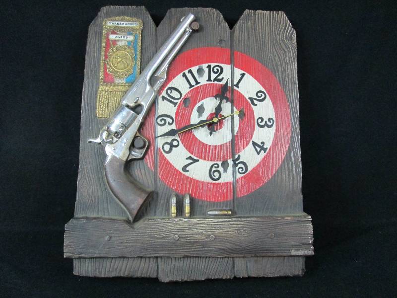 lot 298 image: Target Pistol Clock