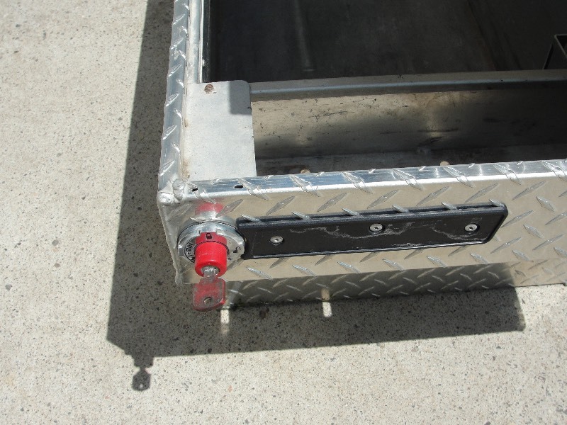 Weather Guard Cross-over tool box for full size pickup with key