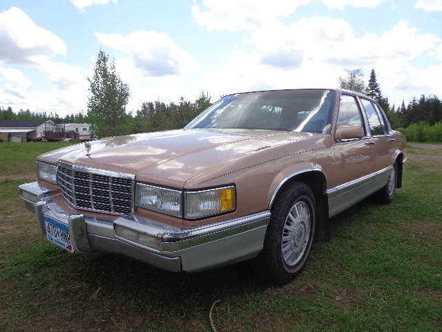 lot 3 image: 1991 Cadillac Sedan Deville