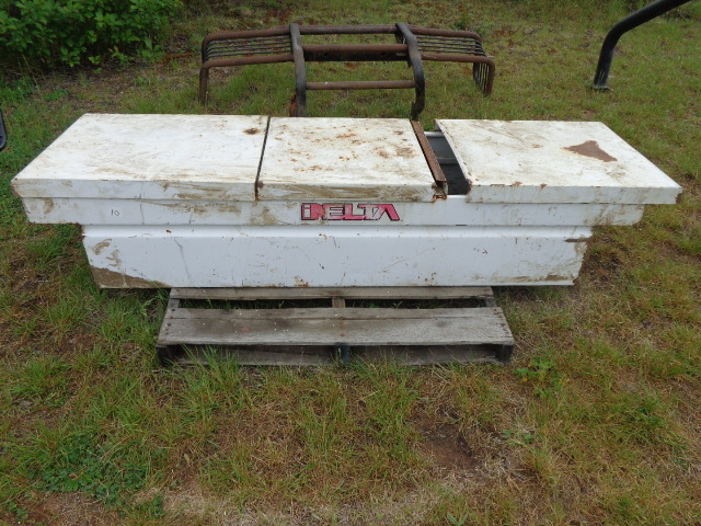 lot 10 image: Delta Truck Tool Box