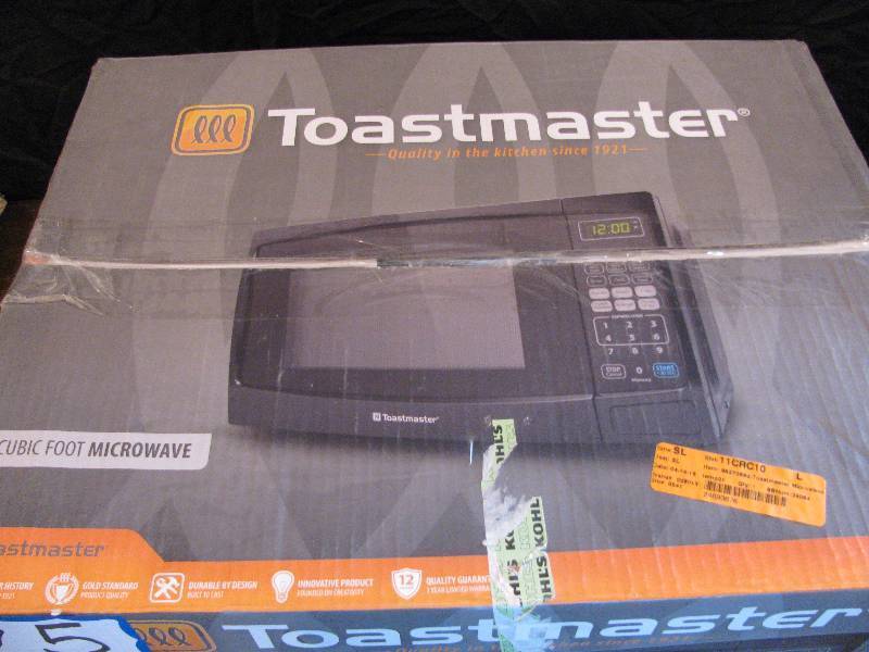 Toastmaster 700-watt Microwave