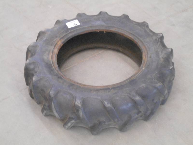 lot 9 image: (1) Firestone All Traction Field & ...