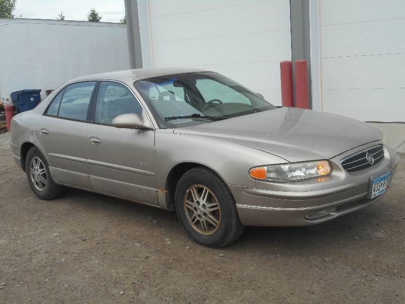 lot 1 image: 1999 Buick Regal LS