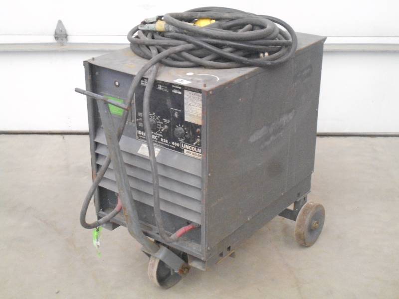 lot 15 image: Lincoln Idealarc R3R-400 Arc Welder...