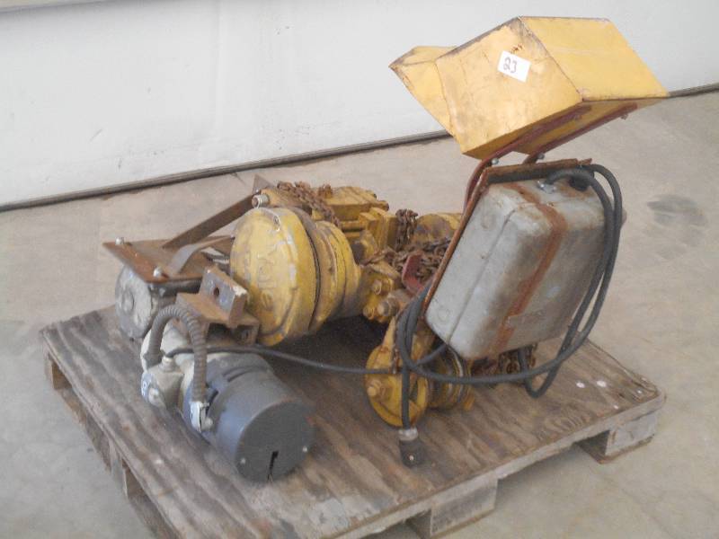 lot 23 image: Yale Commercial 3-Ton Electric Trol...