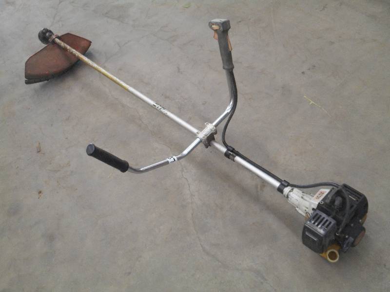 lot 37 image: Stihl FS81 Grass Trimmer, No Fuel C...