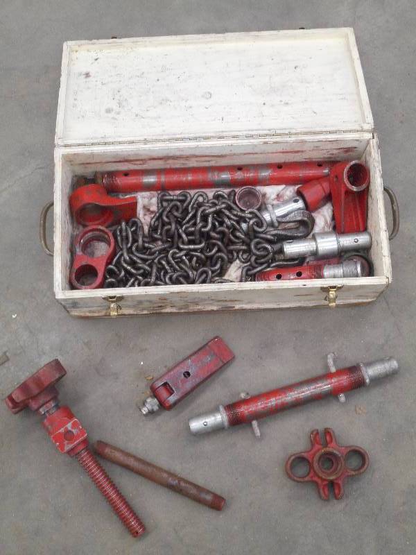 lot 40 image: Heavy Duty Commercial Puller Set Wi...