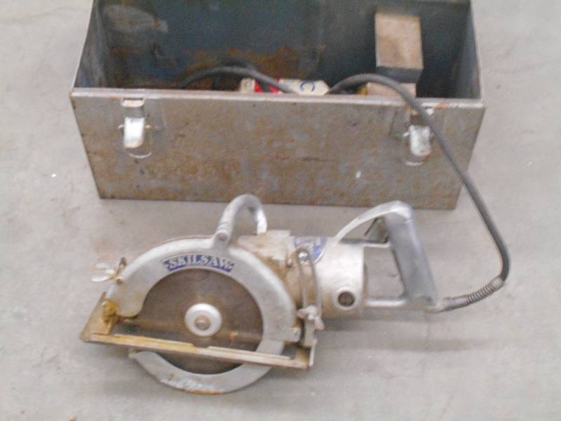 lot 43 image: Skilsaw 7.25 Worm Drive Saw With C...