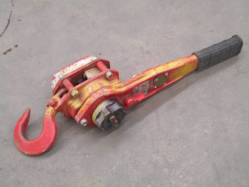 lot 45 image: Commercial 1.5-Ton Come-Along ...