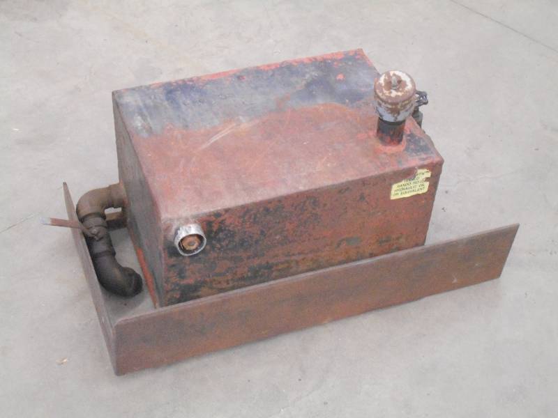 lot 51 image: Hydraulic Resevoir With Steel Frame...