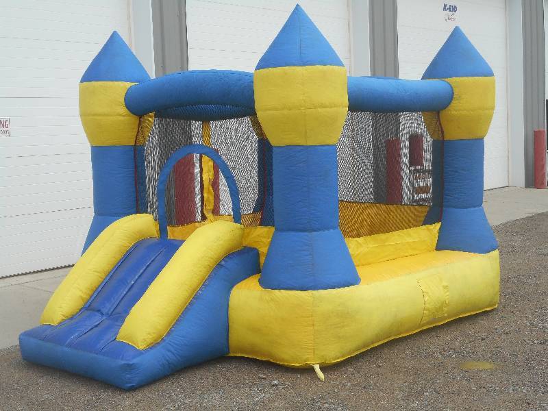 lot 54 image: 12x12 Inflatible Jump House With ...