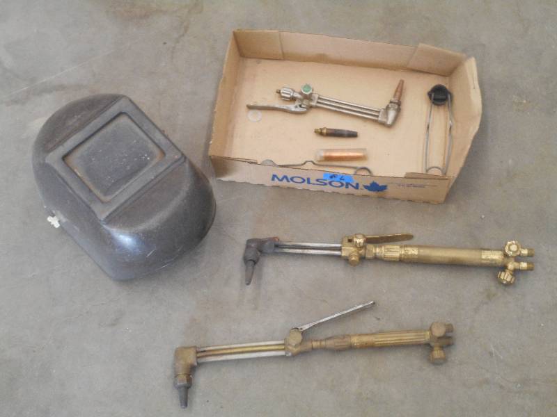 lot 88 image: Flat Of Cutting Torches & Etc ...