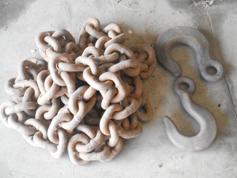 lot 101 image: Heavy Duty 34 Log Chain With (2) ...