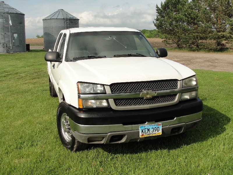 2003 Chevy 4x4 2500 truck