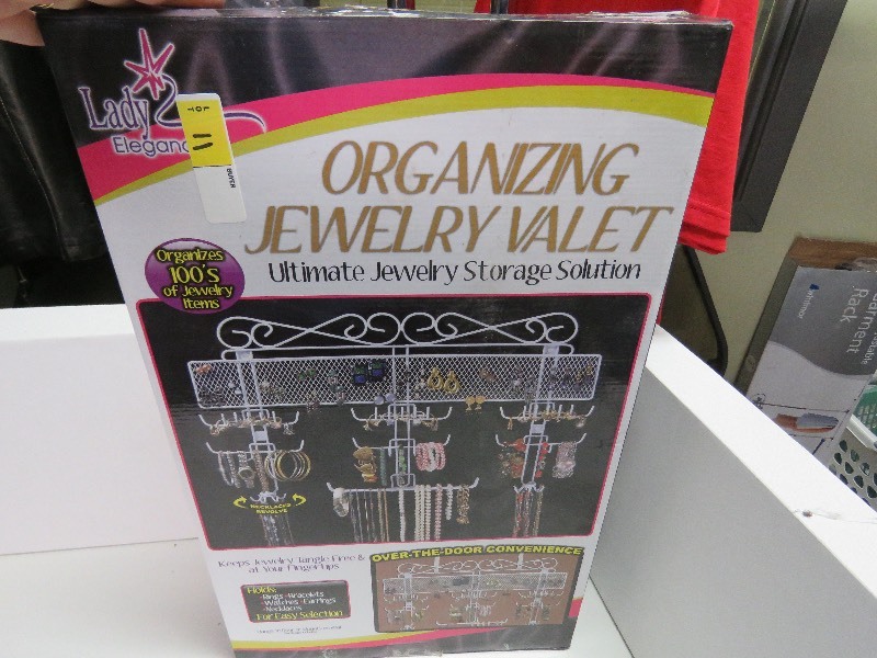lot 11 image: Jewelry Valet