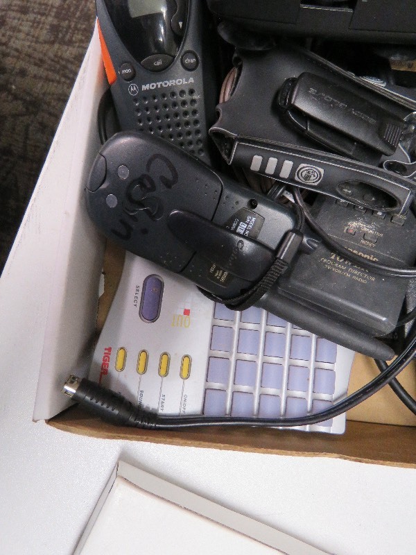 lot 14 image: Electronics Lot