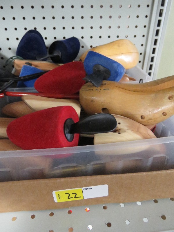 lot 22 image: Shoe Forms