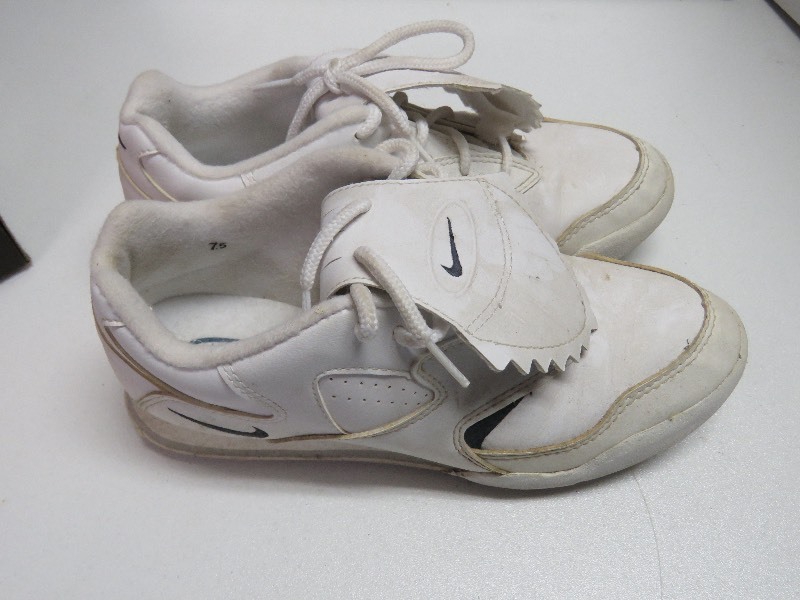 lot 28 image: Womens Nike Golf Shoes