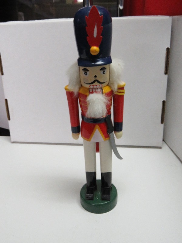 lot 32 image: Nutcracker