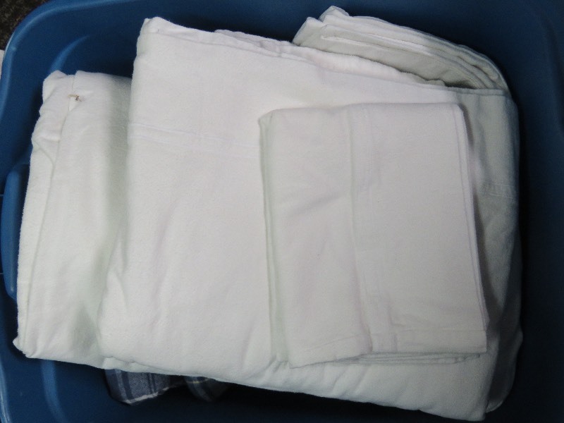 lot 33 image: Bedding Lot