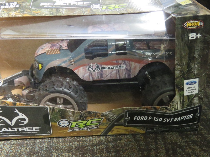 lot 39 image: Radio Controlled Truck