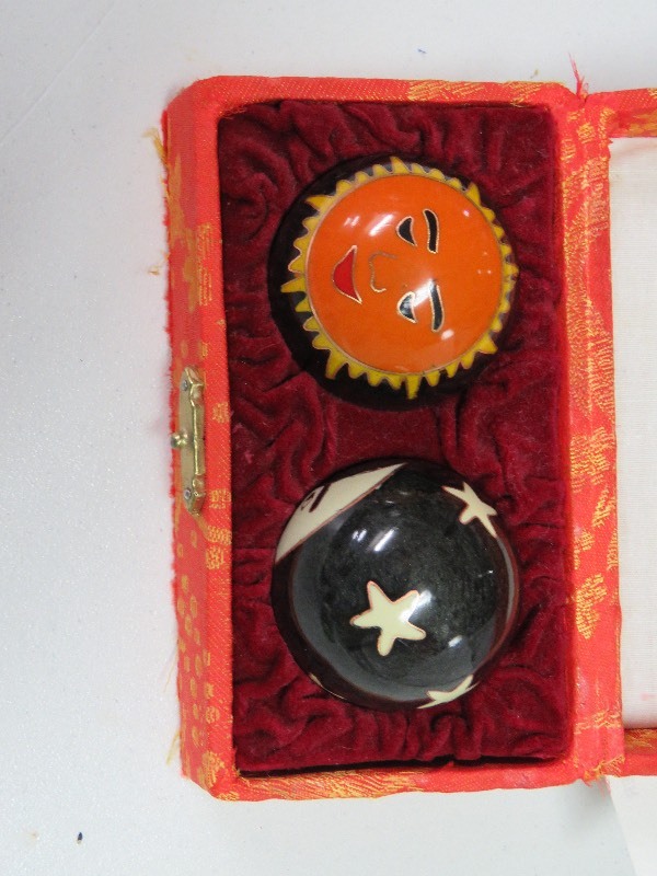 lot 49 image: Chinese Relaxation Balls