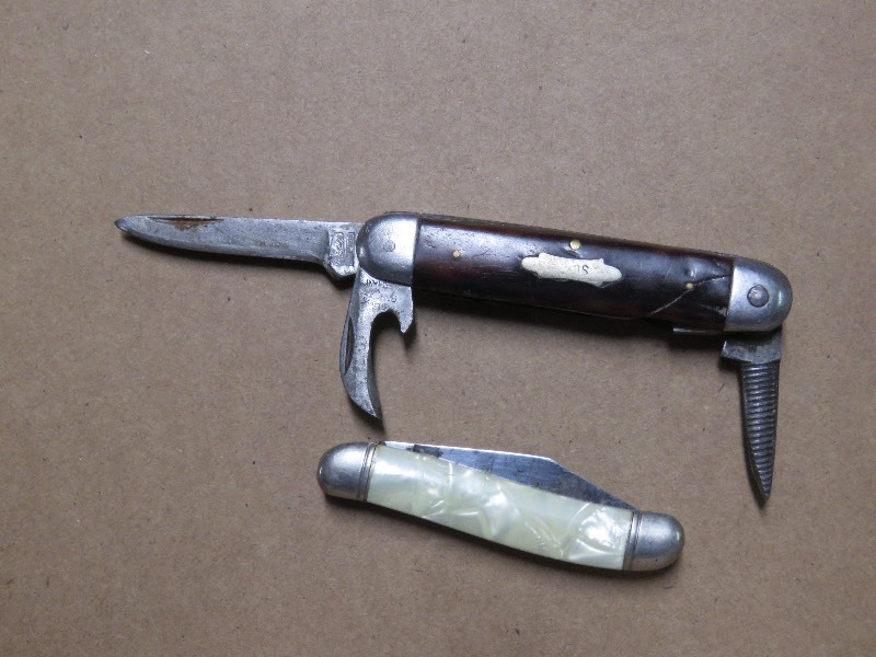 lot 50 image: Two Pocket Knives