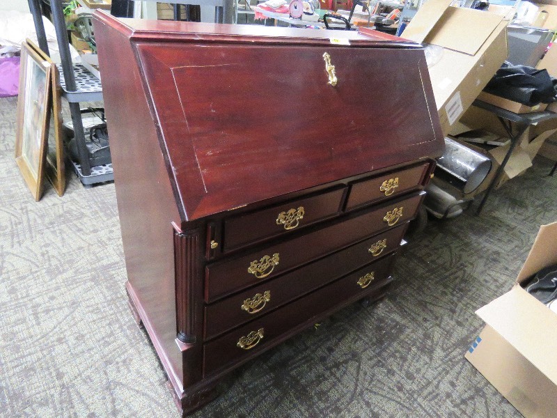 lot 58 image: Wood Secretaries Desk