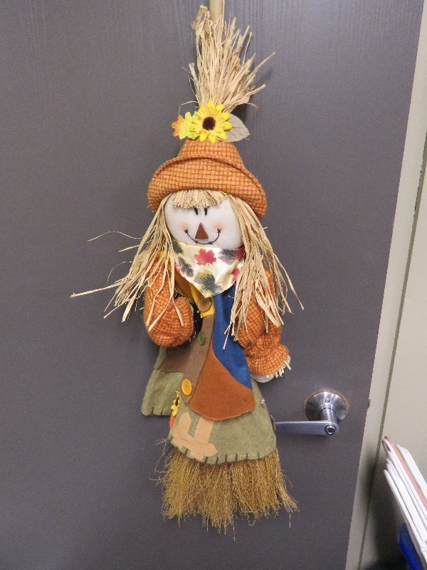 lot 78 image: Fall Dcor