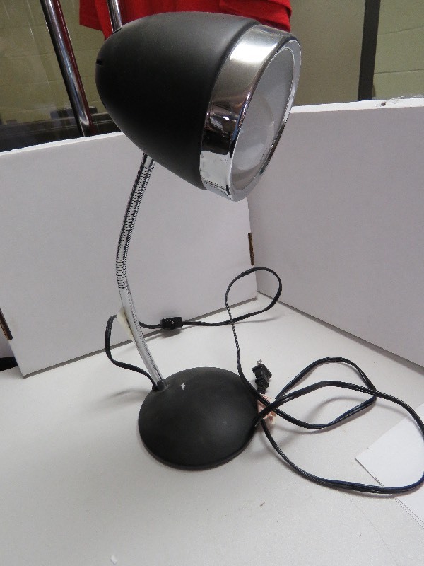 lot 79 image: Desk Lamp