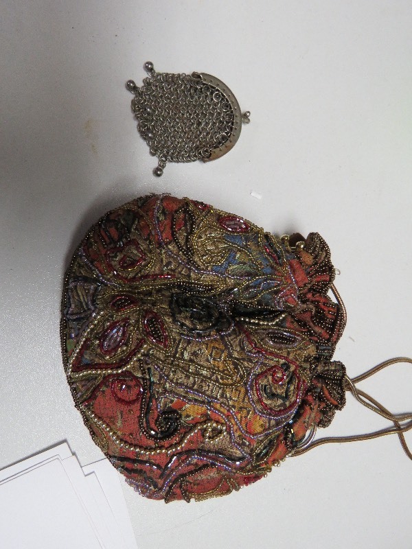 lot 86 image: Purse Lot