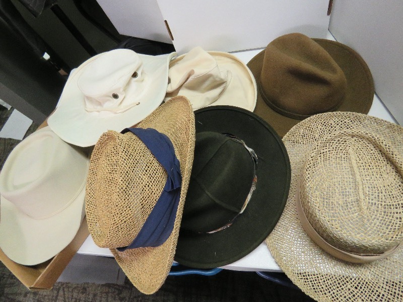 lot 90 image: Hat Lot