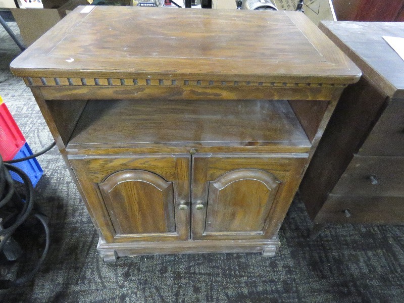 lot 105 image: Wood TV Stand