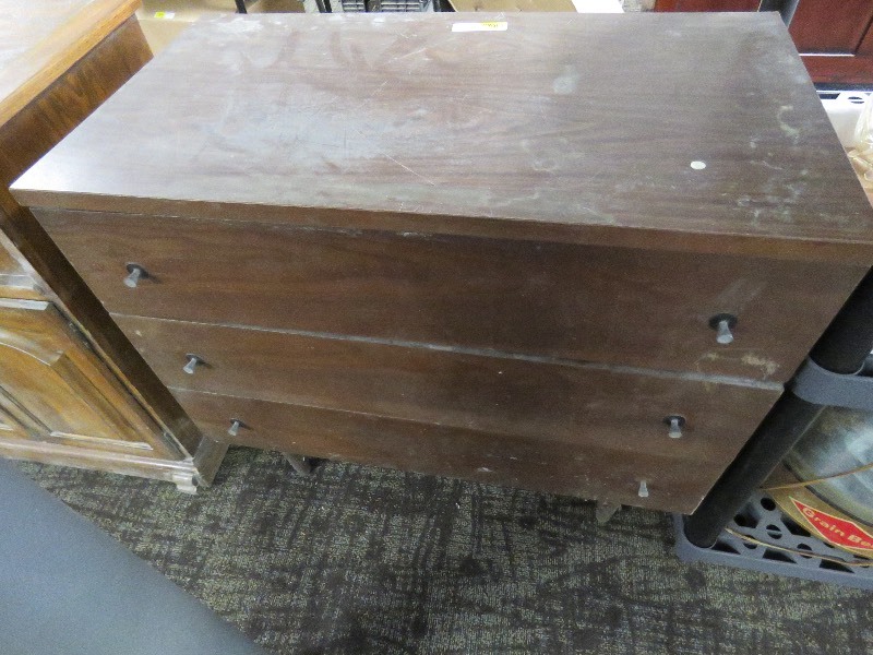 lot 106 image: Wood 3 Drawer Dresser