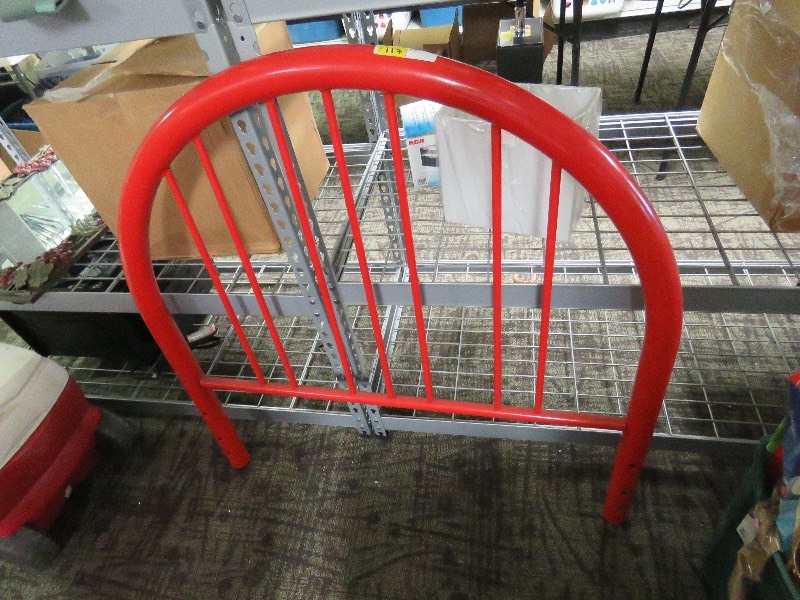 lot 117 image: Childs Twin Bed Frame