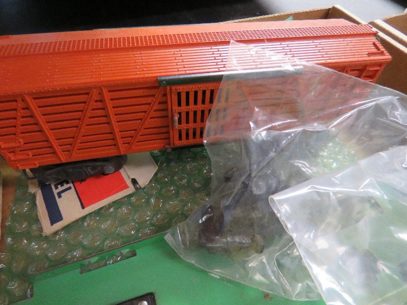 lot 122 image: Vintage Lionel Train Lot