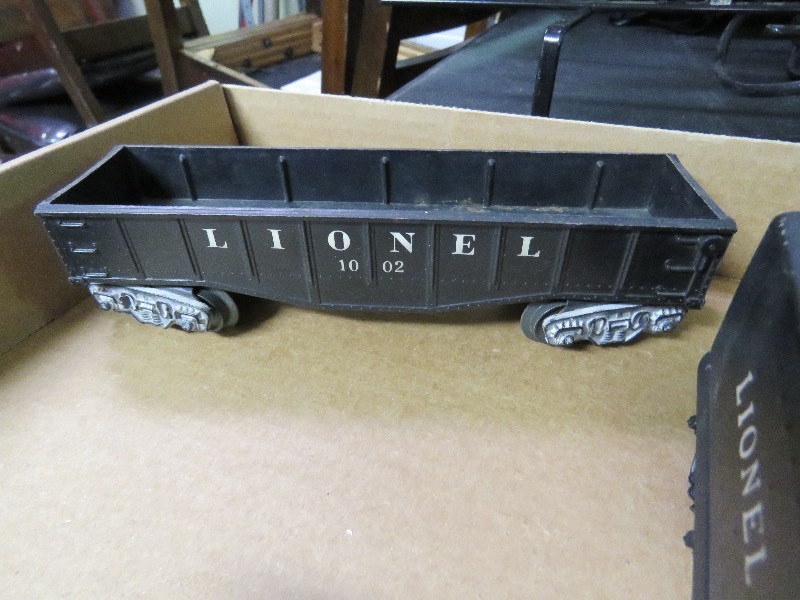 lot 123 image: Vintage Lionel Train Lot