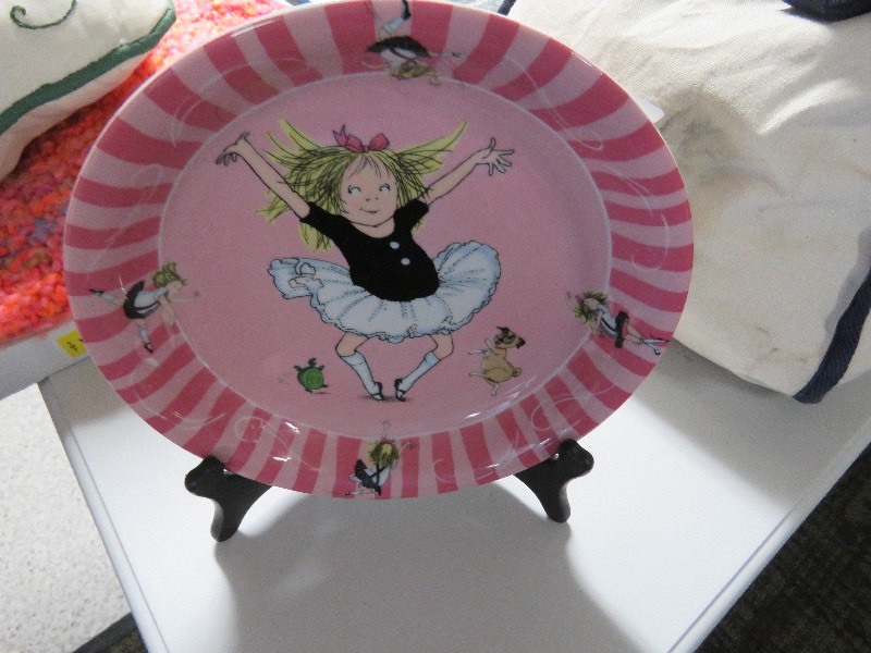 lot 136 image: Eloise Collectable Plate