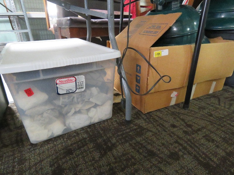 lot 139 image: Christmas Lot