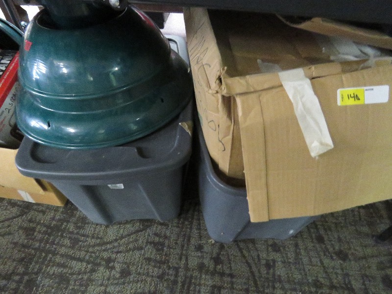 lot 140 image: Christmas Lot