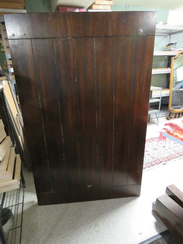 lot 141 image: Dining Room Table and Chairs